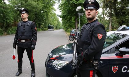 Ruba un cellulare da un auto, arrestato pregiudicato