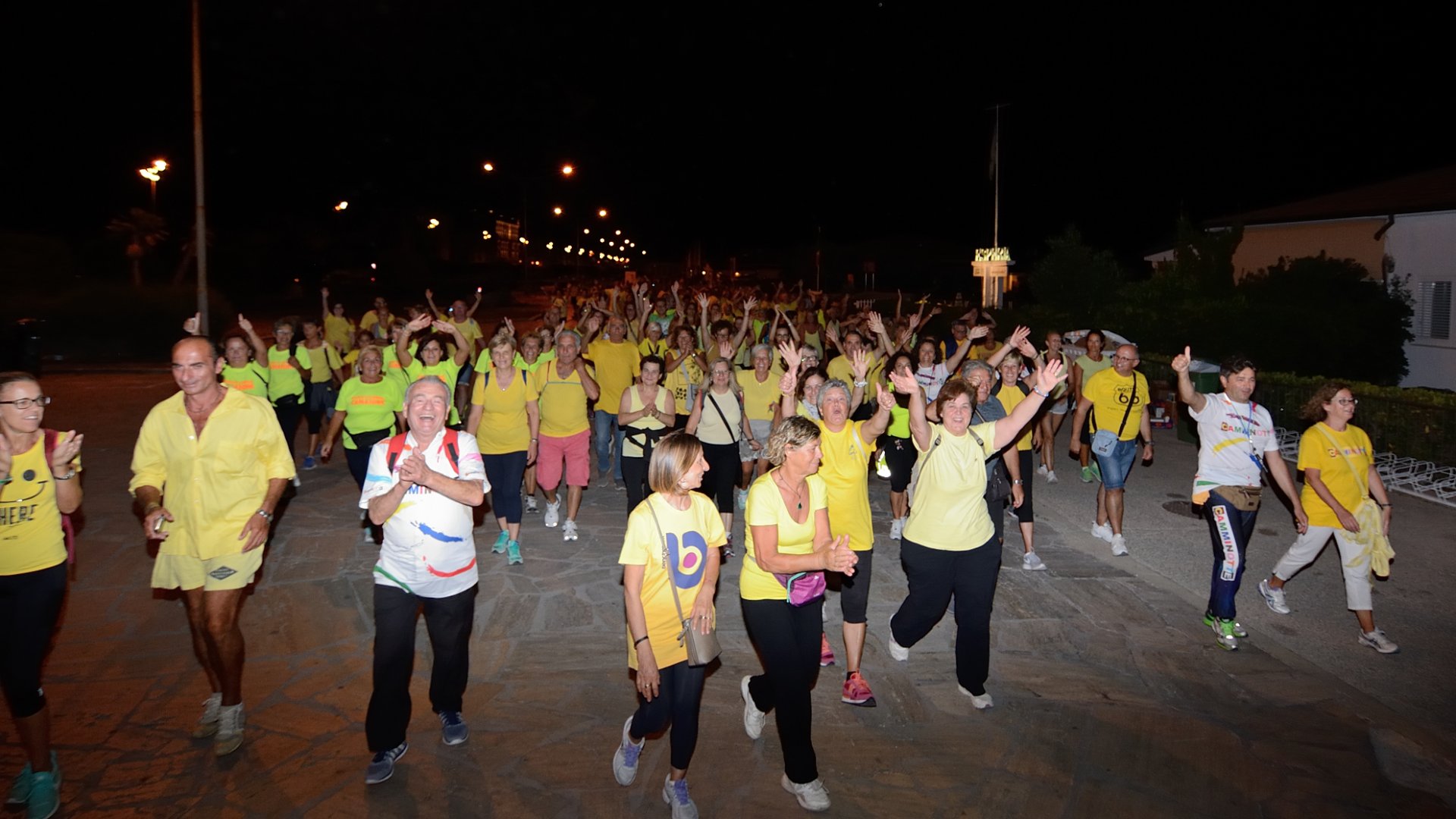 2017-08-21 Camminotte in Giallo Viareggio