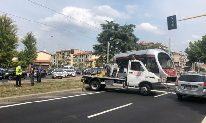 Piazza Batoni: incidente fra vettura e tramvia