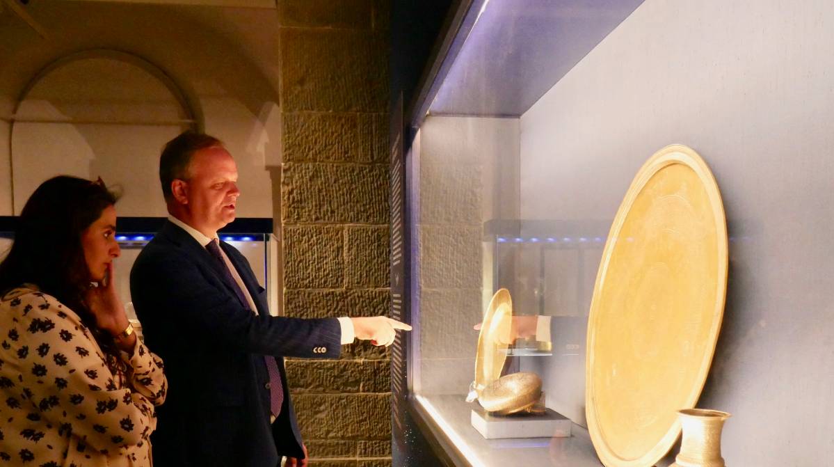 Uffizi: visita a sorpresa della sceicca del Qatar