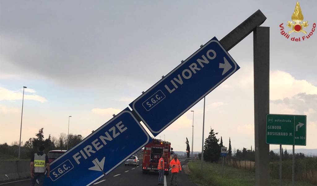 Crolla cartello: paura sulla Fi-Pi-Li