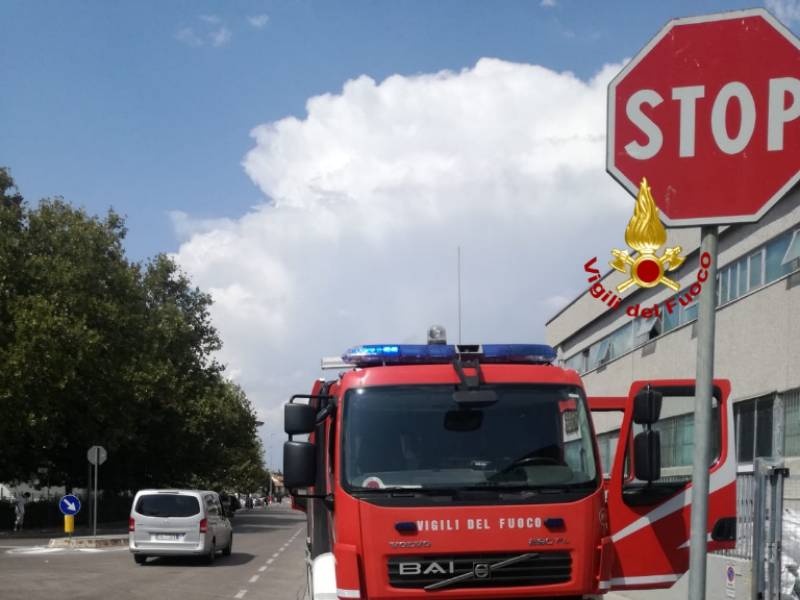 Brucia macchinario: paura in un’azienda della provincia di Prato