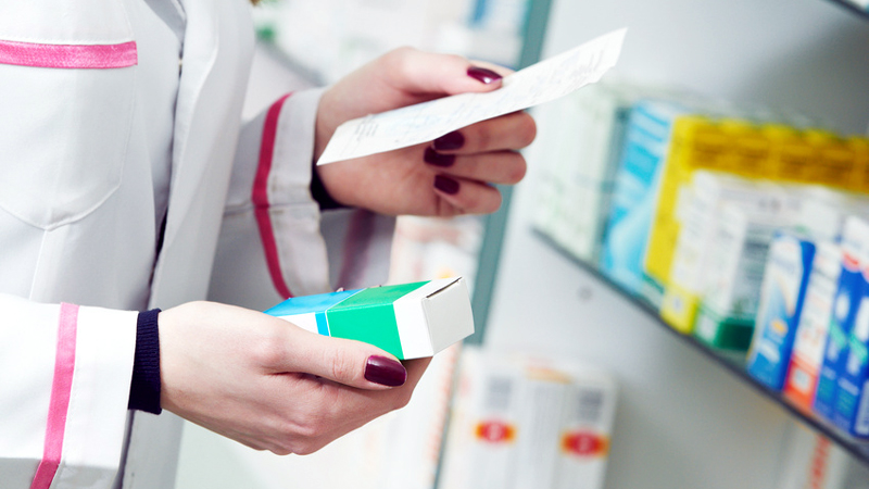 Donna muore per shock anafilattico: indagata per omicidio la convivente che ha comprato il farmaco