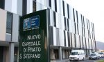 Sradica le sedute e le scaraventa contro la porta d'ingresso: ancora un paziente violento all'ospedale di Prato