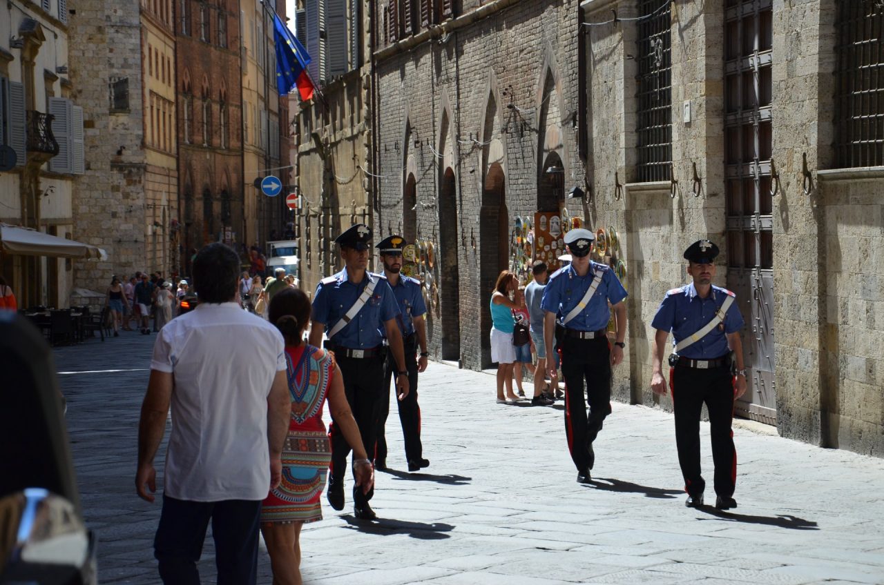 Affittano un appartamento per studiare ma si trovano nel bel mezzo di una festa