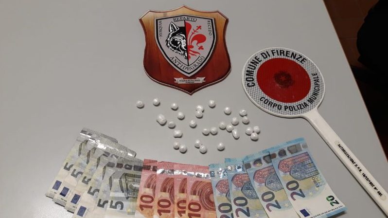 Spaccio di droga sulla tramvia, pusher in manette