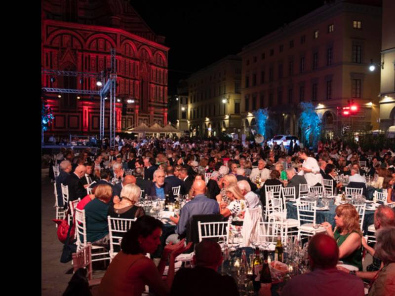 Cena ai piedi del Duomo di Firenze