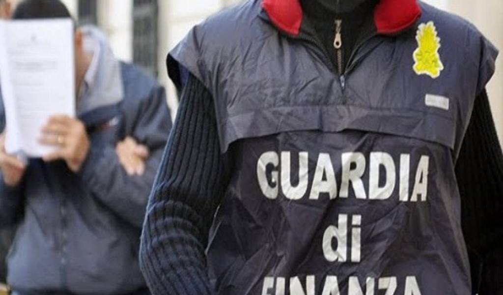 Ai domiciliari due imprenditori toscani