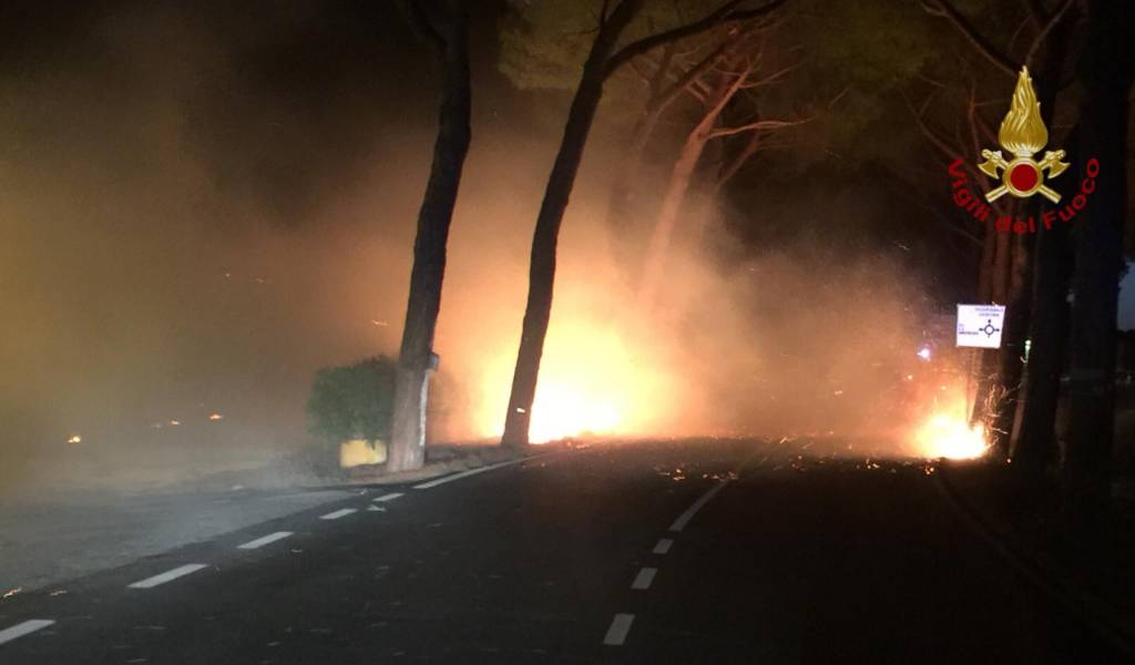 Incendio sul monte Serra: evacuate intere famiglie