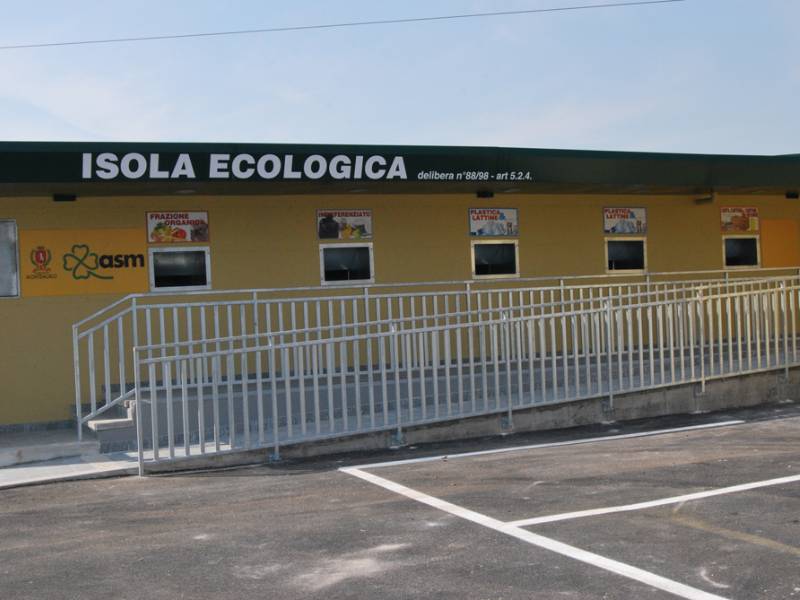 Isola ecologica: contro gli abbandoni e il degrado arrivano telecamere e accessi controllati