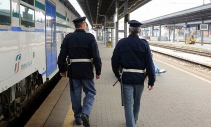 “Ladro prestigiatore” nei parcheggi intorno alla stazione di Santa Maria Novella: arrestato dopo un inseguimento