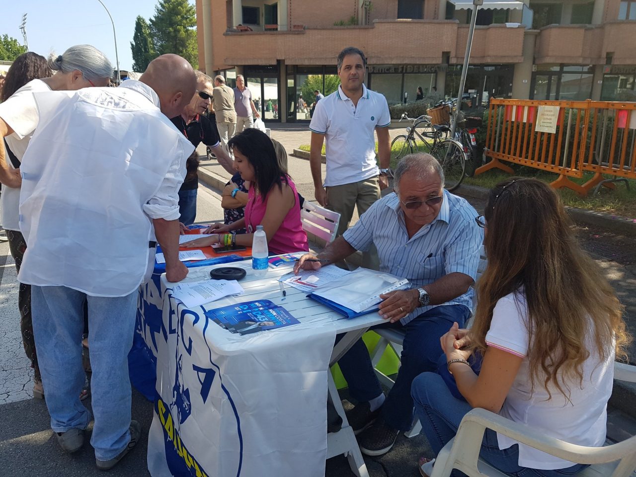 Raccolta firme pro Salvini