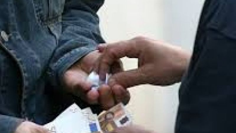 Arrestato per spaccio in piazza della Resistenza