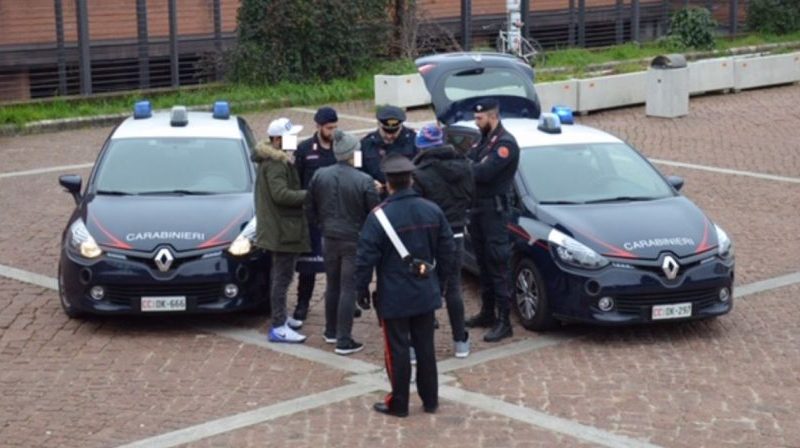 Giovani studenti truffati da coetanei bulgari