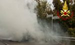 A fuoco un'auto sul viadotto Marco Polo