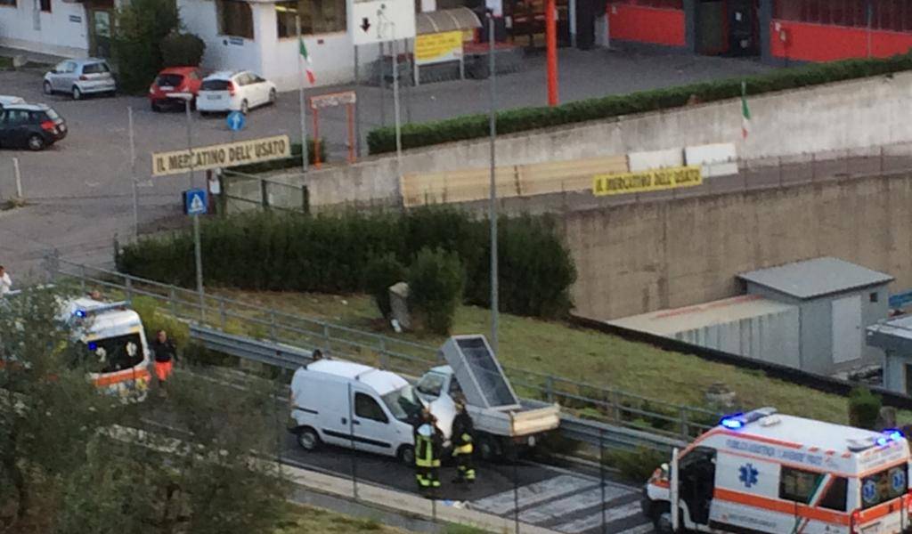 Brutto incidente sulla Sr 325: strada bloccata