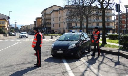 Una mazza da baseball in ferro nell'auto: denunciato 20enne pratese