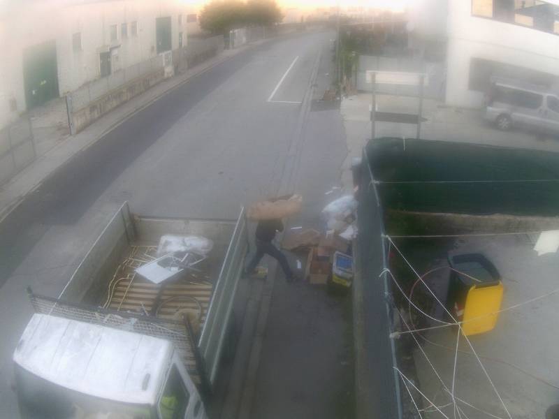 Abbandona rifiuti: incastrato dalle fototrappole