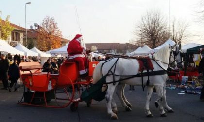 Babbo Natale con la sua slitta arriva a Poggio a Caiano