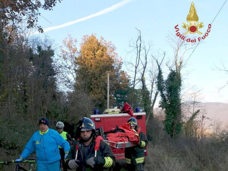 Ciclista cade su un sentiero (Pistoia): l’amico allerta i soccorsi
