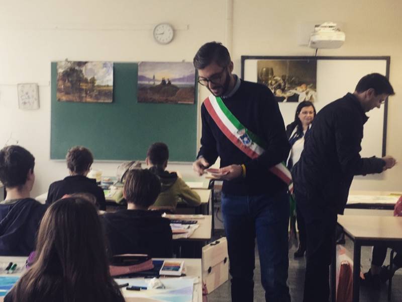 Il sindaco in visita nelle scuole poggesi per gli auguri di Natale