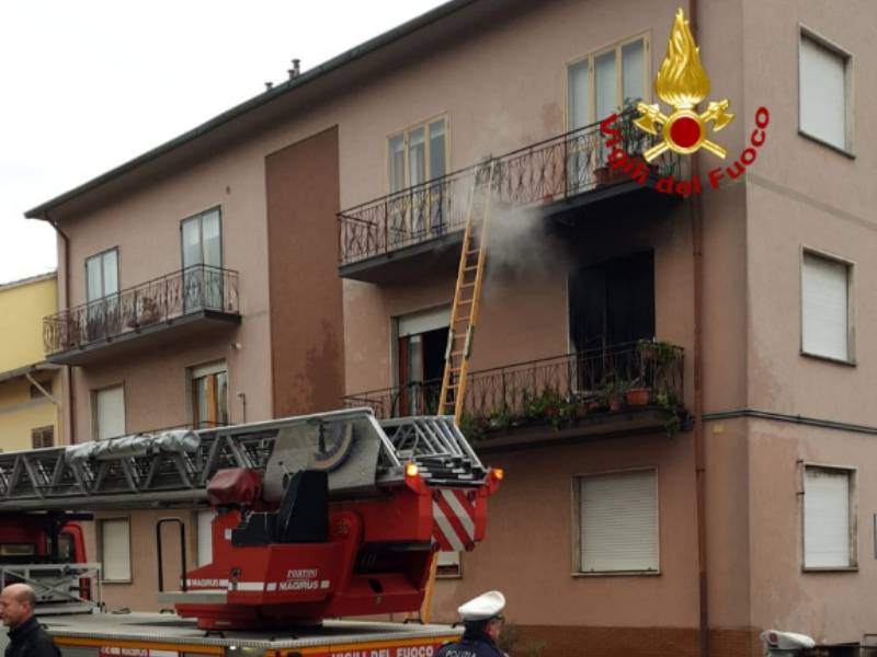 Incendio in camera da letto: donna intossicata a Montemurlo