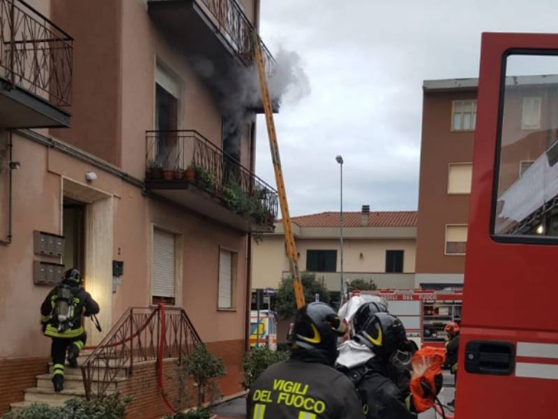Incendio in una casa a Montemurlo: la solidarietà dei vicini che ospitano gli anziani