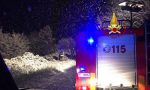 Nevica: auto finisce in un dirupo