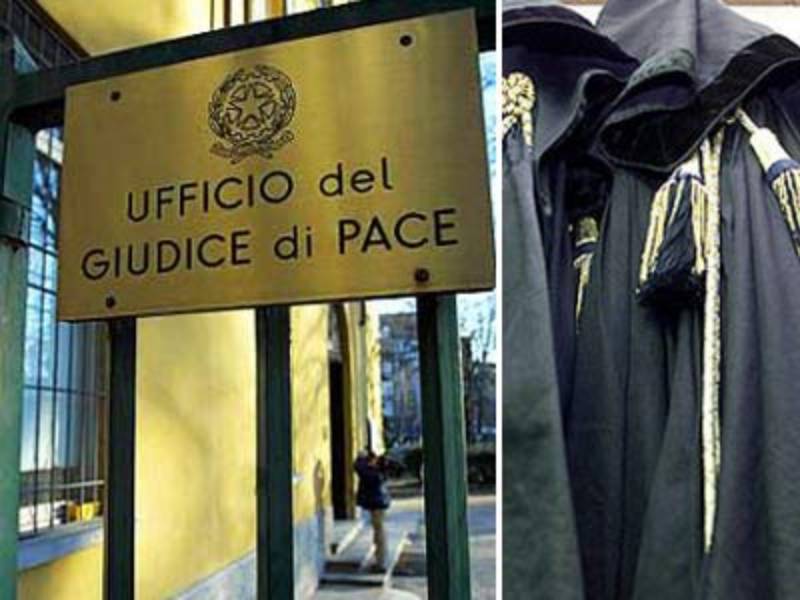 Medico corre a salvare un paziente, ma gli portano via l’auto