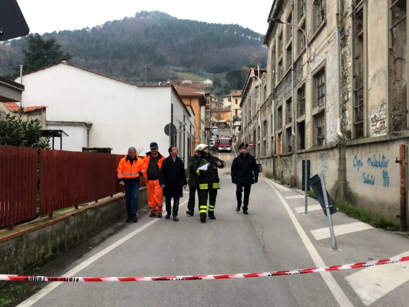 Crolla parte di un fabbricato in via Nuti (Vaiano)