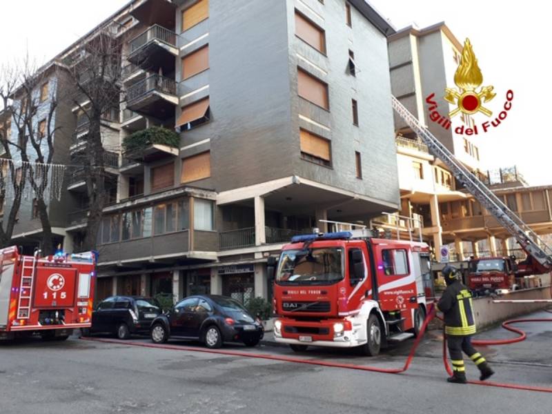 Incendio in un appartamento a Prato IL VIDEO