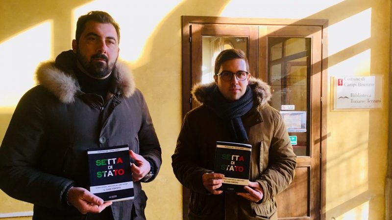 Gandola e Ciaccheri donano “Setta di stato” alla biblioteca