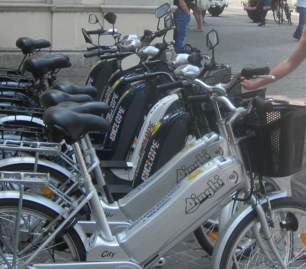 Contributi per per l’acquisto di biciclette a pedalata assistita, di veicoli ibridi ed elettrici