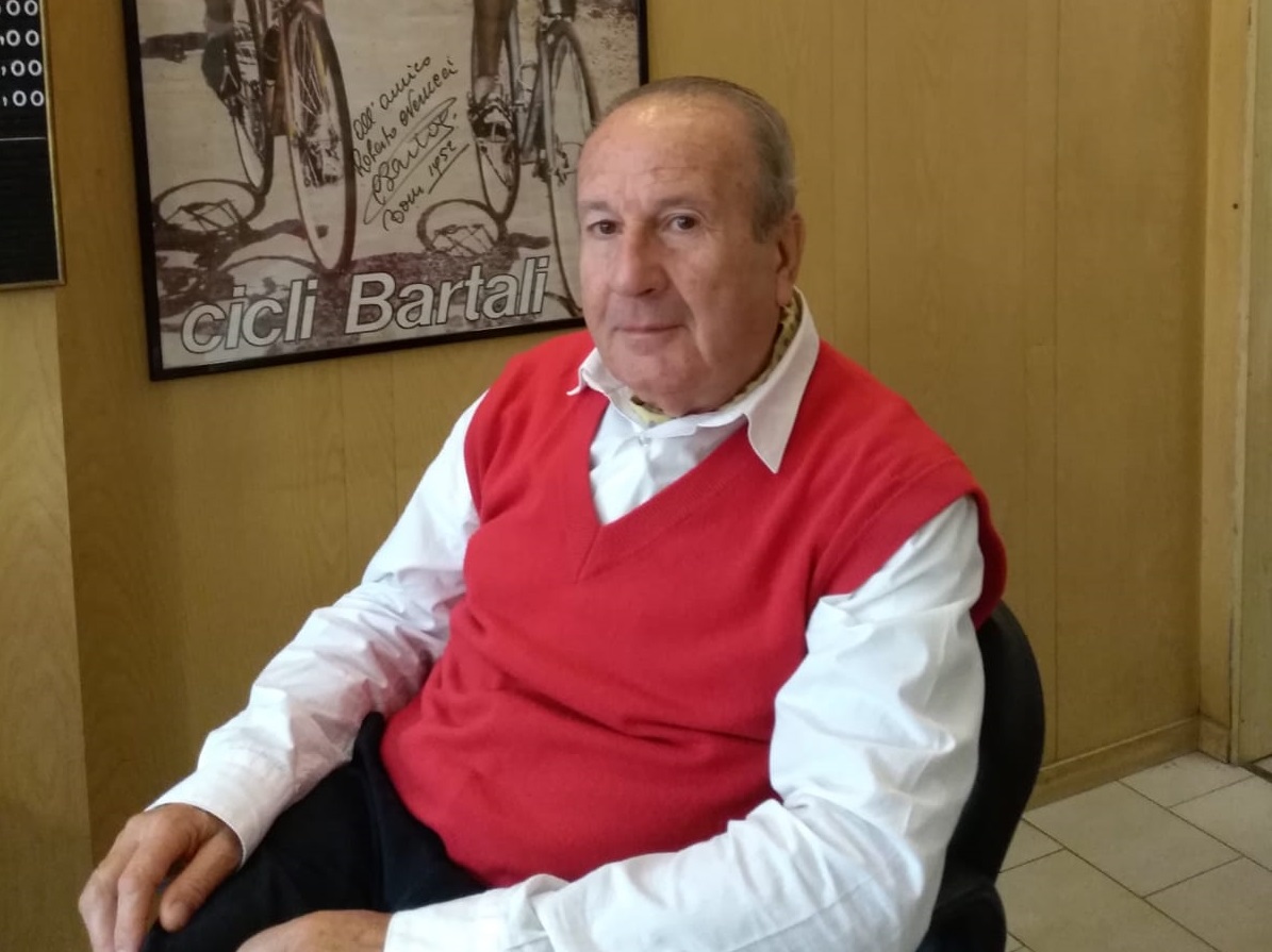 I 60 anni di attività di Roberto Nerucci, il barbiere dei pistoiesi