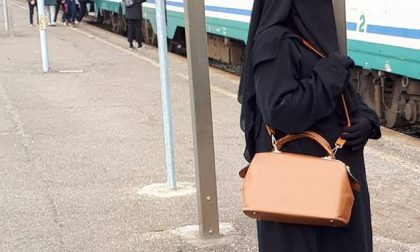 Condivide la foto di una donna col burqa su Facebook, «bloccata» senatrice della Lega