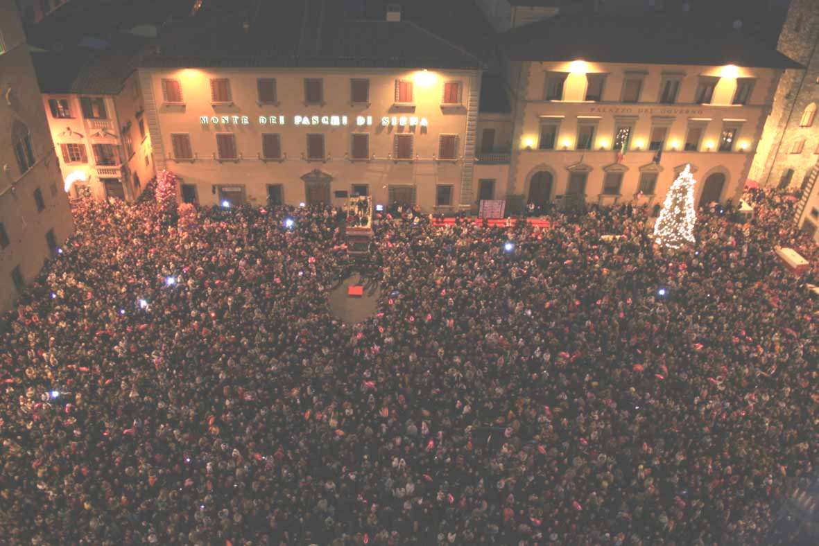 Domenica la Befana scende dal campanile della cattedrale
