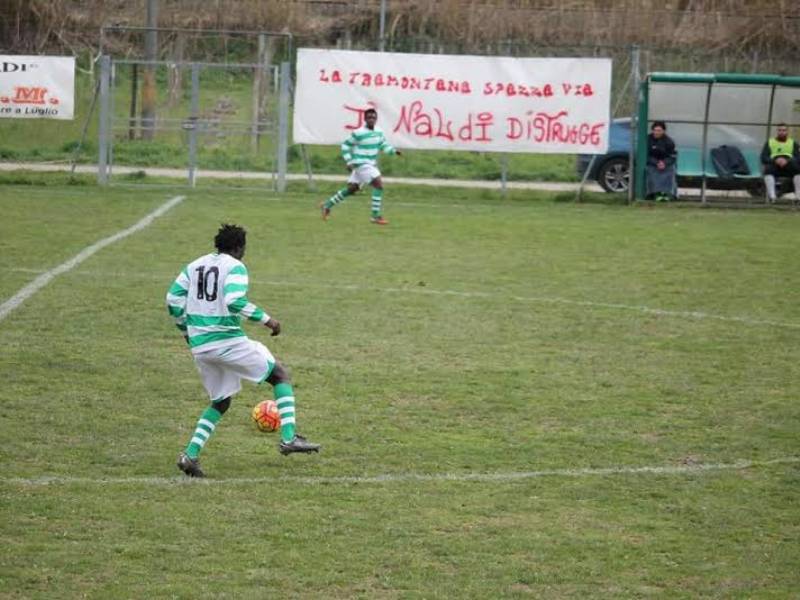 Un calcio contro la discriminazione razziale