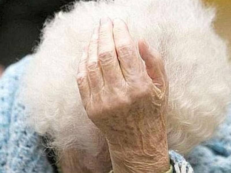 INCREDIBILE: 90enne indagata per la morte di una gallina