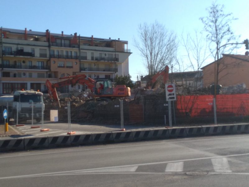Pistoia, cambia lo skyline dopo la demolizione del rudere al Fagiolo – VIDEO
