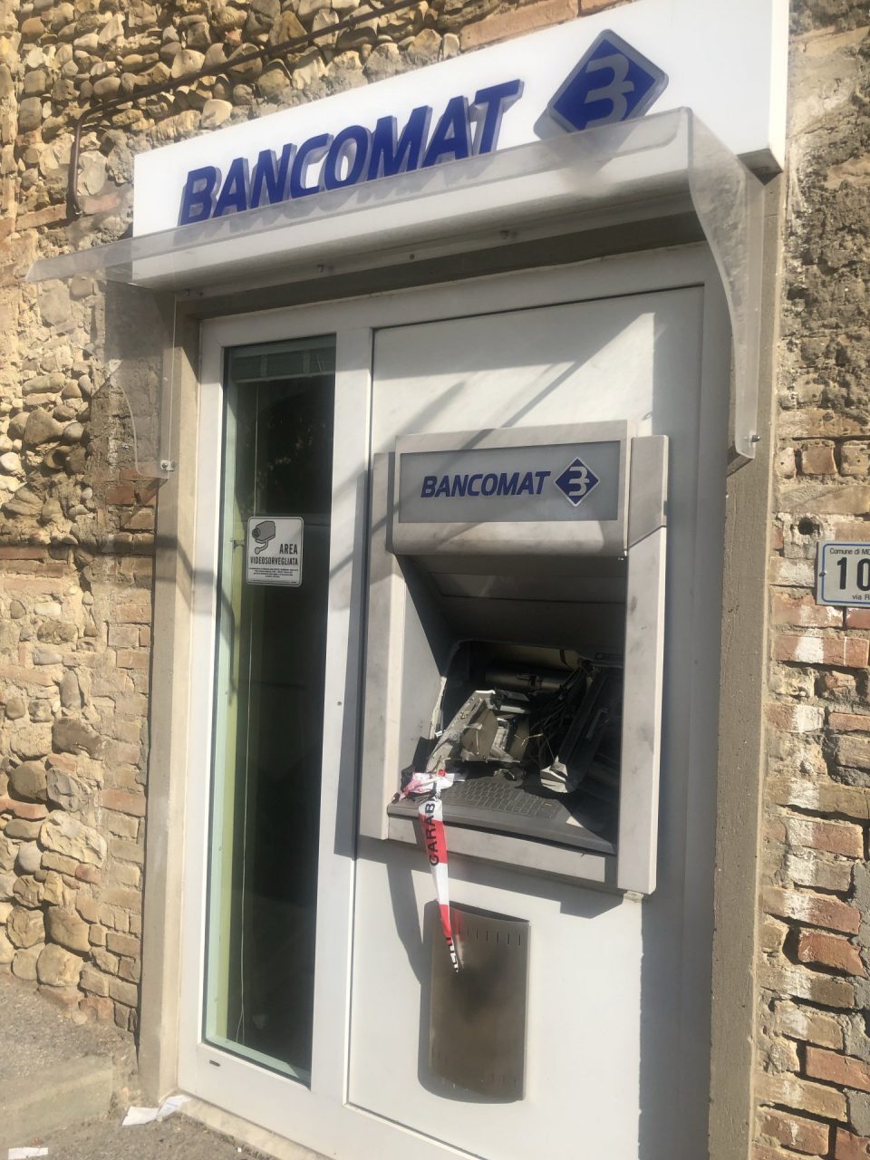 Montespertoli: Fanno saltare il bancomat nella notte. Incappucciati scappano con sette mila euro