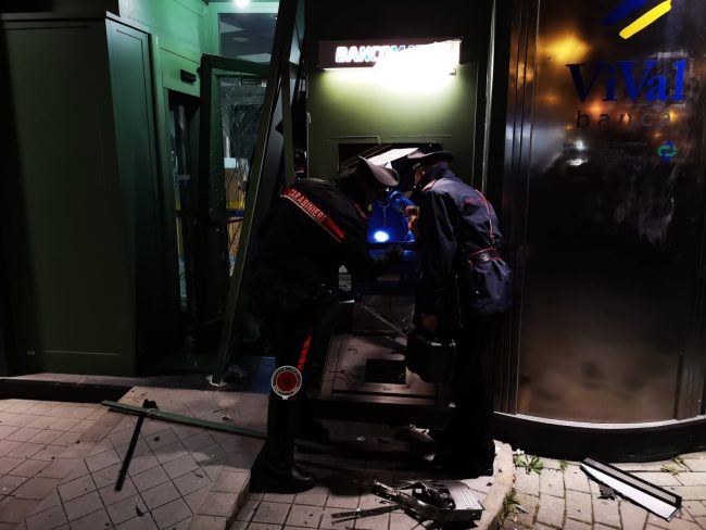 Assalti ai bancomat, 7 arresti