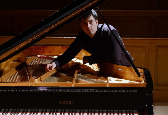 Il talentuoso pianista Yannick Van de Velde in concerto a Firenze