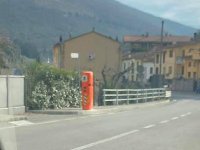 Traffico a rilento sulla SR325 a La Foresta in direzione Vaiano