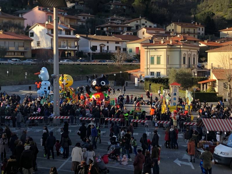 Carnevale di Vaiano sfida il vento IL VIDEO
