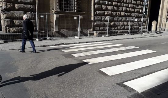 Attraversamento pedonale pericoloso a Firenze, Ataf e Cgil lanciano l’allarme