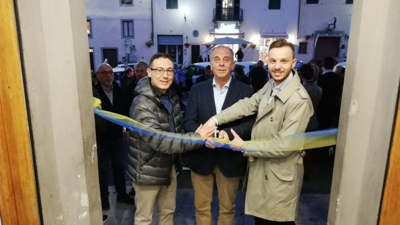 Taglio del nastro per il comitato elettorale di Uniti per Signa