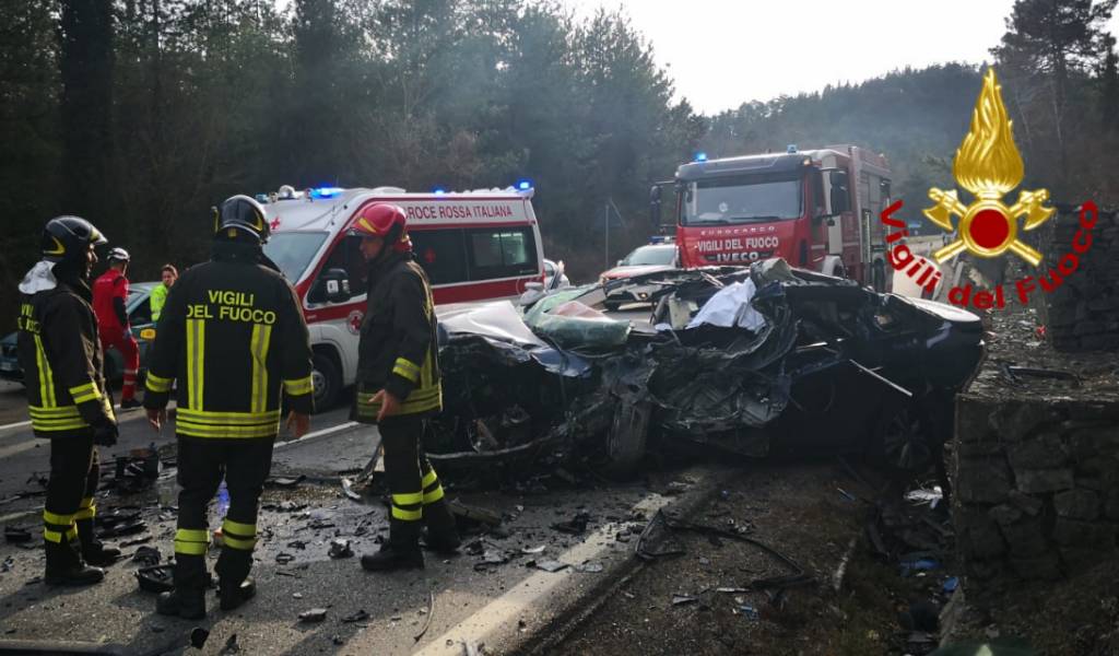 Incidente mortale in provincia di Arezzo: una donna è deceduta, ferito un bambino