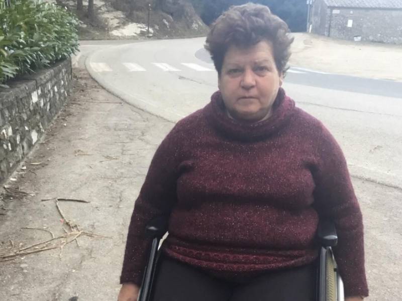 Barriere architettoniche al cimitero. Carla: «Non posso andare a trovare i miei genitori»