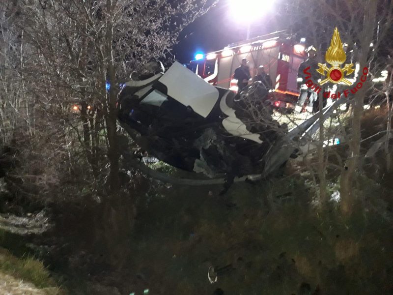 Incidente nella notte a Manciano: guidatrice lievemente ferita