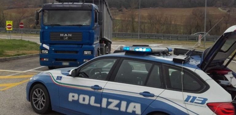 Trasporta rifiuti irregolari sull’Autopalio